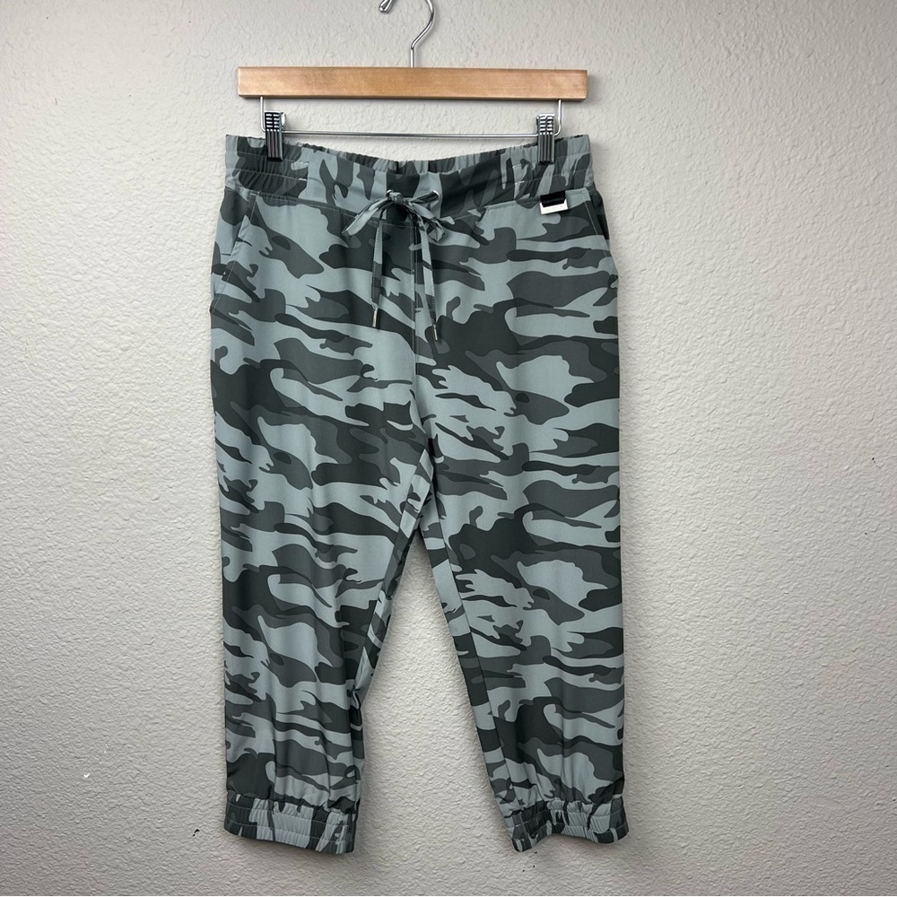 𝅺KI Pro Camo Cropped Jogger Pants Grey Sz M